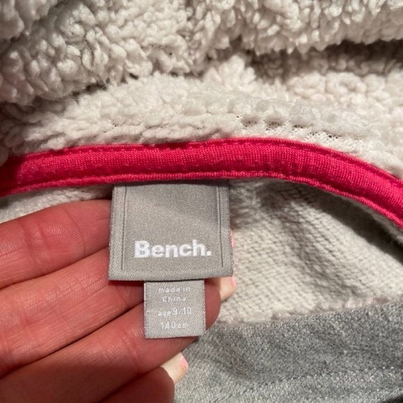 ๐ 3 for $25 Bench Girl's Hoodie in Size 9/10 EUC - Picture 3 of 16